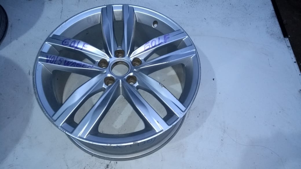 ARO SIN LLANTA VOLKSWAGEN GOLF